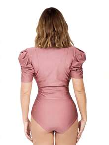 Body Suit Satinado Top Body Strech Manga Corta Cuello Redondo con Cintas Decorativas - Rosa - Ver 3
