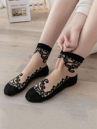 1/5 Pairs Women Fashionable & Comfortable Embroidered Floral Mid-Calf Socks, Fall