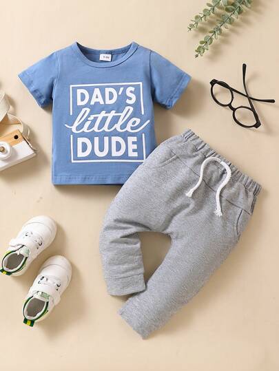 2 件套灰色字母印花短袖上衣和裤子套装（男婴）