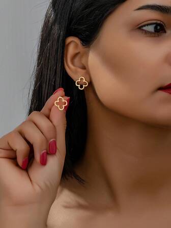 1pair Fashionable Simple Clover Stud Earrings For Women Valentines