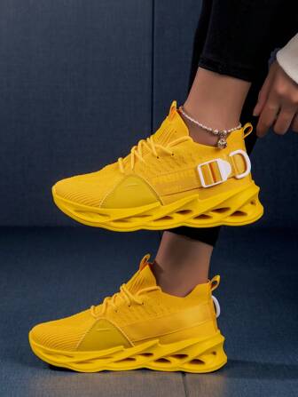 1 Pair Of Yellow Outdoor Sports Shoes Women's Shoes Mesh Breathable Sports Running Shoes Lightweight Non-Slip Lace-Up Comfortable Travel Shoes