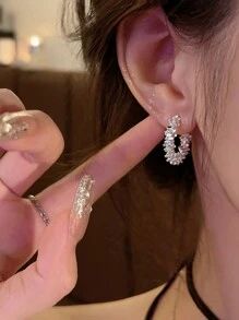 Minimalist Asymmetrical Silver Piece C-Shaped Hoop Earrings For Women, Versatile