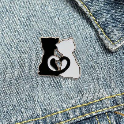 1 pieza Broche creativo y encantador de pareja de gatos blanco y negro, insignia decorativa de animal para ropa, bolso, regalo perfecto para amantes de los gatos en San Valentín