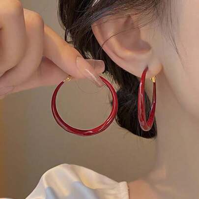 1對女性復古風格紅色滴釉圓形耳環,設計獨特,時尚感強
