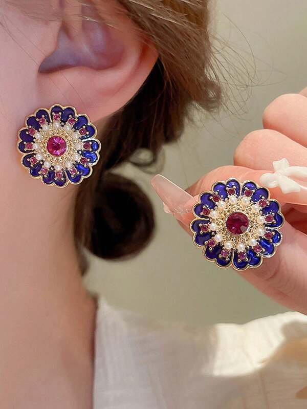 زوج من الأقراط الأنيقة والرومانسية الفرنسية الخاصة بعيد الحب، زهور ملأت بالنفط ومرصع بالراين ستون، هدية لعيد الأم وعيد الأم