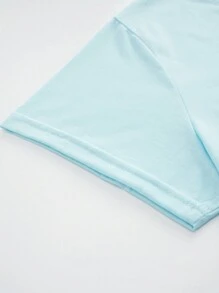 Conjunto de pijama de mujer de moda con estampado, blusa corta con cuello en V y mangas cortas anchas y pantalón largo cortado