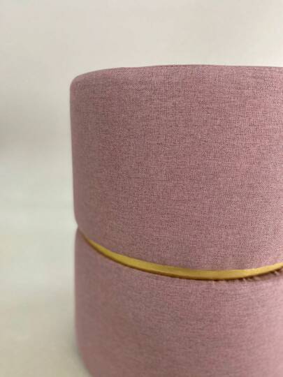 Puff Tecido Linho Rosa Com Dourado