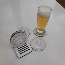 Kit com 6 Porta Copos - Descansos de copos Caleidoscópio - Design Exclusivo - Branco - Visão 2