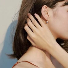 XUJIA 1 对时尚莫桑石耳环，女士适用，100% 925 纯银，6.5 毫米圆形切割 D 色 VVS1 莫桑石扭曲耳环，生日珠宝礼物 - 金黃色 - 查看 8
