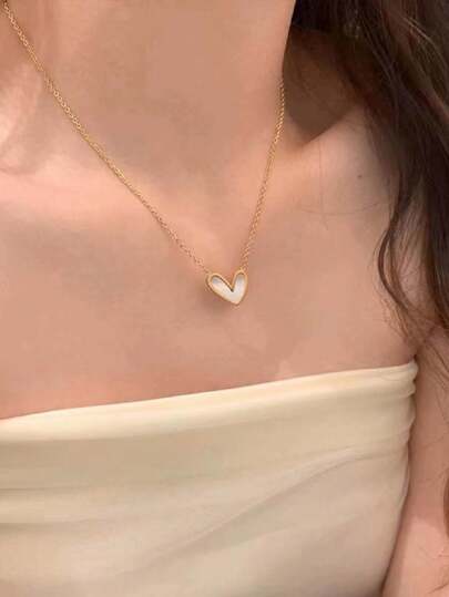 1 件 Ins 風格金色心形吊墜項鍊,小眾時尚女士鎖骨鏈首飾