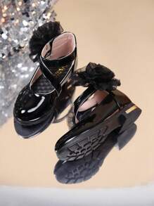 1 Paar Mädchen-pu-leder, Glänzende Oberfläche, Spitze, Blumendekoration, Modische, Vielseitige, Flache Schuhe Im Prinzessinnen-stil Für Frühling, Sommer, Herbst