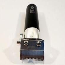 Kemei品牌KM-253男士電動剪髮器，可充電式理髮器，專業理髮店或家居使用雕刻修剪髮型快速充電父親節生日禮物 - 黑與白 - 查看 9