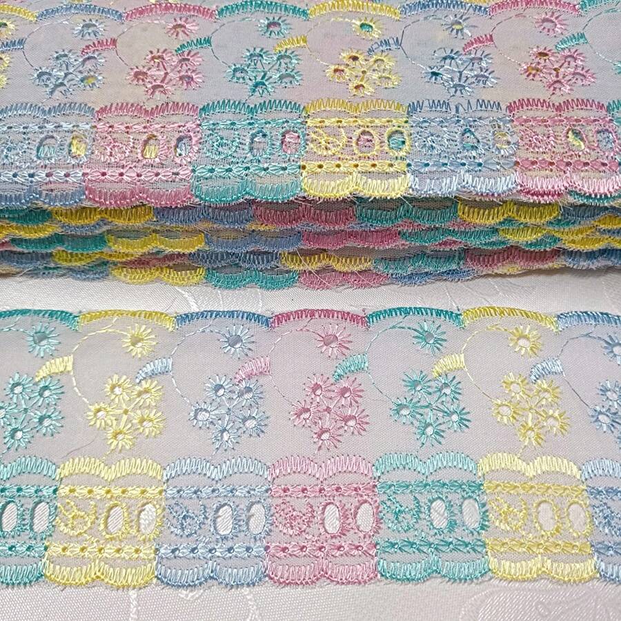 Embroidery - 彩色 - 查看 1