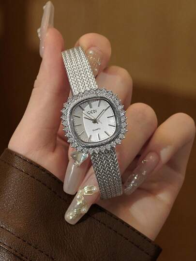 1入不鏽鋼手錶,方形表盤和扣環裝飾鑽石