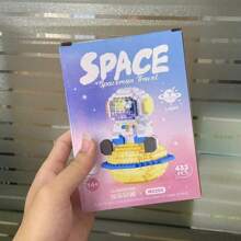 Small Particle Astronaut Building Blocks Toy- Creative Glowing Brick Blocks Decoration For Most Scene, Strengthen Hand-Made Ability, Christmas Gift Room Decoration