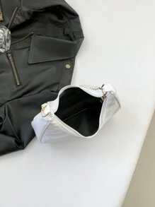 时尚珍珠链肩带，金属五金装饰，手提、单肩和斜挎三合一女士包，纯色月形流浪包手提包，女士 Tready 新月包 - 白色 - 查看 5