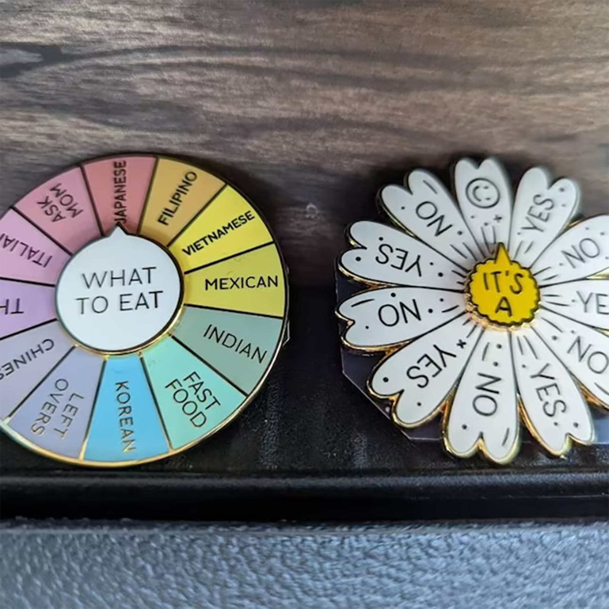 1 Pino de Diversão Estilizado Baseado em Roda Rotatória, com um ...