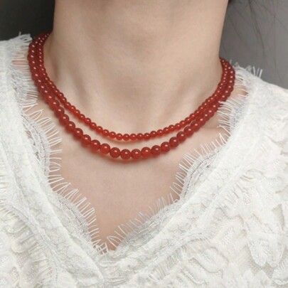 عقد نسائي أحمر بسيط وأنيق يحتوي على خرزات بأحجام متعددة , قطعة واحدة