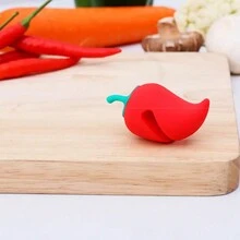 1個硅膠鍋蓋夾防溢裝置,可愛的胡蘿蔔、辣椒和雞腿造型,廚房小工具