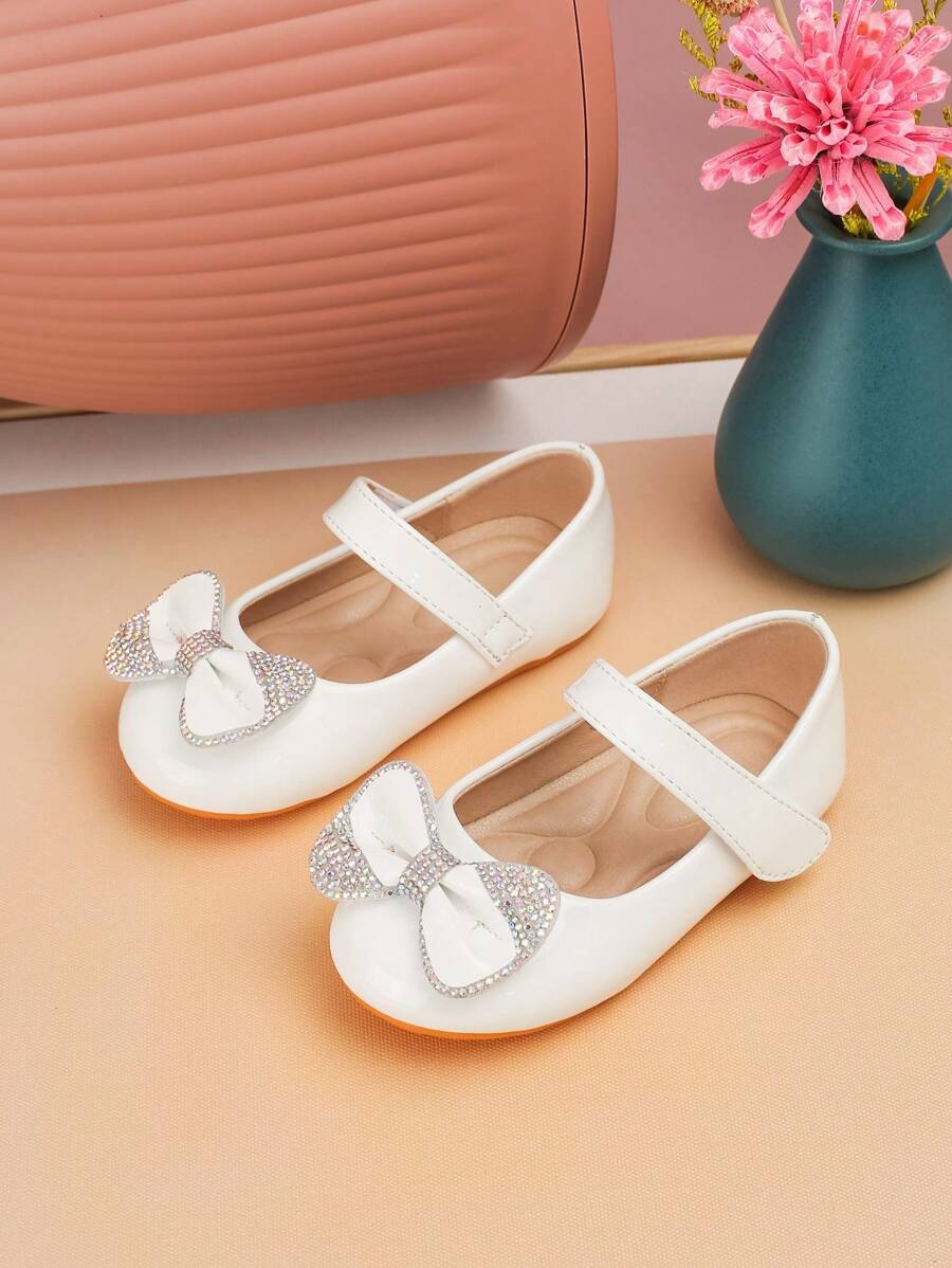 1pair Adorable Rhinestone Bowknot Solid Patent Leather Anti-Skid Flat Infant Outdoor Walking Shoes For Spring And Autumn - White - View 1