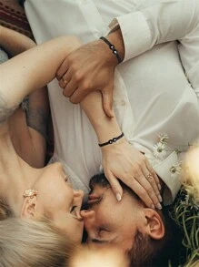 CHOSHILAR 一個黑色字母和心形情侶手鏈，母親節26個字母DIY禮物，手工編織表達愛情的手鏈，可調節長度，適合送給朋友和老師，歐美個性化時尚字母手鏈，紅色手鏈附有MAMA - 黑色 - 查看 7