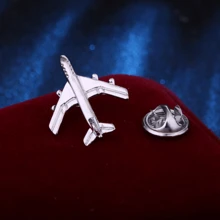 دبوس وشاح على شكل طائرة صغيرة أنيقة وبسيطة للبدلات الرجالية، مناسب للارتداء اليومي، دبوس كاجوال للملابس والحقائب والحقائب المدرسية وحقائب المعلمين والملحقات المكتبية والقمصان والسترات والمجوهرات، إكسسوارات مناسبة للمراهقين والشباب والرجال للاستخدام اليومي والخارجي والرياضي والعطلات والتخرج والأعياد والهدايا الطريفة للمعلمين وعيد الميلاد