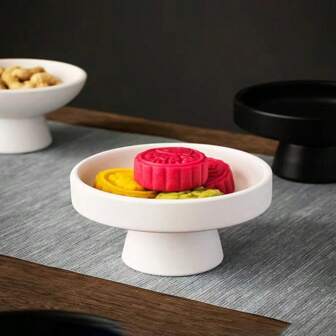 1只陶瓷手提足杯,適用於家庭廚房使用