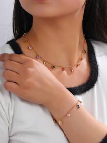 مجموعة مجوهرات فاخرة وأنيقة قطعتين، سوار وعقد من الفولاذ المقاوم للصدأ مطلي بذهب عيار 18 قيراط مزينة بسيكولوجية الألوان وزركونيا، مناسبة للنساء للارتداء في العطلات والحفلات وفي الاستخدام اليومي - ذهبي أصفر - مشاهدة 1