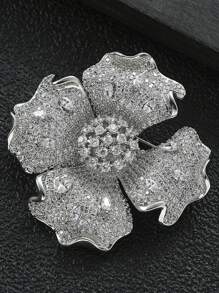 1 pieza Broche floral de tono plateado con circonita cúbica de moda, adecuado para que las mujeres lo usen en vacaciones