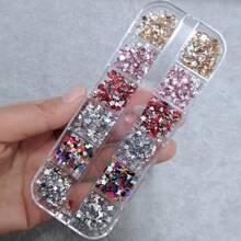 Conjunto de 12 rejillas de pequeños diamantes de imitación de uñas coloridos y blancos y diamantes de imitación planos en una caja para decoración de uñas de arte DIY, encantos de uñas, joyas de uñas, suministros de uñas decoración uñas