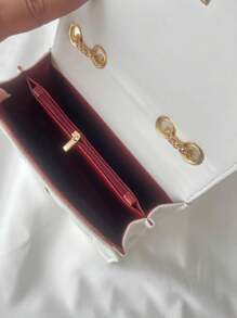 Quadrado bolsas feminina pequena/fensta com corrente de ferro dourado couro sintetico - Branco - Visão 5