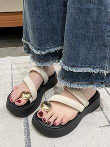 時尚金屬腳趾環平台拖鞋女款,2024新夏季海灘假期便塞鞋 - 米色 - 查看 5