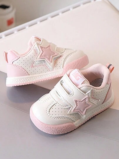 1對男女性通用魔鬼氈閉合皮革表面防滑運動鞋，適合可愛的嬰兒