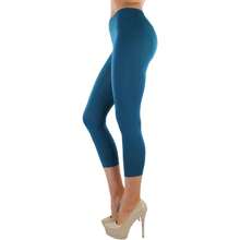 ToBeInStyle Women's Colorful Elastic Capri Length Leggings - Seamless - Teal - View 3