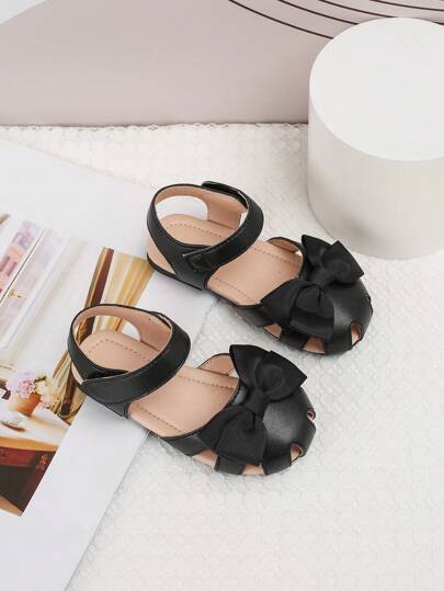 1對寶寶女孩花紋空心平底鞋,清新可愛,適用於春夏季節