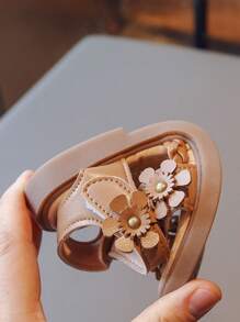 1 双卡其棕色手工串珠花朵和编织露跟凉鞋，圆头和露趾设计，舒适防滑橡胶鞋底，非常适合 3-12 岁女孩日常穿着、上学和海滩罗马风格女士时尚