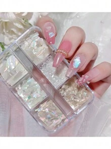 1 boîte de set d'art pour ongles avec coquillages de tailles mixtes, 6 différentes tailles d'éclats de coquillages pour différents designs d'ongles, incluant des formes asymétriques et des morceaux de coquille d'ormeau colorés. Charms pour ongles, pierres décoratives pour ongles, fournitures pour ongles DIY
