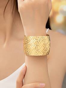 1pc Metallic Flower & Checker Plate Rivet Decor Wide Bangle Bracelet, Fashionable Design Suitable For Women, Great As A Gift For Friends - Yellow Gold - View 6
