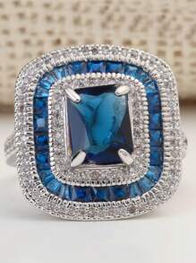 1個奢華的鑲滿水晶鉆石且採用雙色設計的女戒,時尚的藍色正方形水晶食指戒指,是節日送女友/閨蜜的完美禮物或日常時尚配飾 - 奢華滿鑽藍尖晶雙色女戒指 - 查看 2