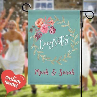 1 Pieza Bandera Personalizada De Jardín De Boda, Bandera De Jardín De Boda Con Nombre Personalizado, Bandera De Boda Floral Personalizada, Bandera De Bienvenida Personalizada De Boda, Bandera De Ducha Nupcial, Bandera De Bienvenida De Matrimonio Para Jardín, Bienvenido A Nuestra Decoración Rural Decorativa De Patio De Bodas, Decoración De Fiesta Temática De Bodas, Decoración De Fiesta De Aniversario De Novia Y Novio Para Exterior, Regalo De Bodas, Regalo Del Día De San Valentín, Regalo De Aniversario, Regalo De Graduación, Regalo Del Día De La Madre, Regalo Del Día Del Padre, Regalo De Cumpleaños, Regalo Para El Mejor Amigo, Regalo Ideal Para Esposa / Esposo