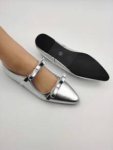 2024 Phong cách mới Của phụ nữ Giày búp bê  Mary Jane Màu bạc Pointed Toe Ballet Giày phẳng Với Nút hình bướm Dây đeo - Bạc - Xem 4