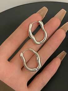 2 Stück minimalistische asymmetrische geometrische polierte Metallreifen Ohrringe, geeignet für Festivals, Geburtstagsfeiern, Hochzeiten, Urlaubseinkäufe, elegante Ohrringe