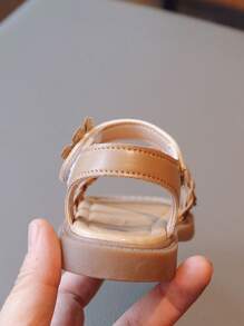 1 双卡其棕色手工串珠花朵和编织露跟凉鞋，圆头和露趾设计，舒适防滑橡胶鞋底，非常适合 3-12 岁女孩日常穿着、上学和海滩罗马风格女士时尚