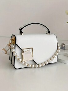 حقيبة كتف صغيرة منسوجة بسلسلة ومصممة بطية وقفل للن...