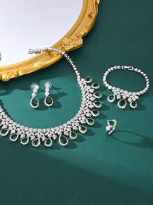 4 pièces/set bijoux de luxe à la mode avec zircone cubique AAA, parures avec pendentifs style goutte d'eau comprenant collier, bracelet, boucles d'oreilles, bague. Convient pour la décoration des fêtes et mariages des femmes. Cadeau parfait de la Saint-Valentin pour votre petite amie. Ensemble de bijoux haut de gamme.
