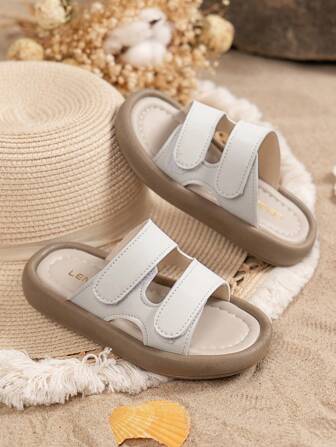 1 双儿童时尚休闲拖鞋，舒适防滑轻便设计，适合夏季