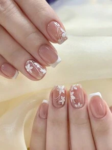 Augmentez votre élégance avec un ensemble manucure de 24 pièces de forme cercueil courte. Ensemble d'ongles à clipser simples et doux avec motif floral peint, convenant aux filles pour le printemps. Fournitures d'ongles à clipser