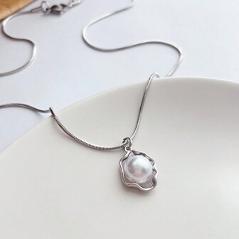 1 st Fashionabla minimalistisk design i rostfritt stål med snäckskal och konstpärlhänge med icke-blekande ormkedja, nyckelbenshalsband, för dagligt slitage för kvinnor