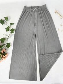 Pantalón holgado de color neutro liso