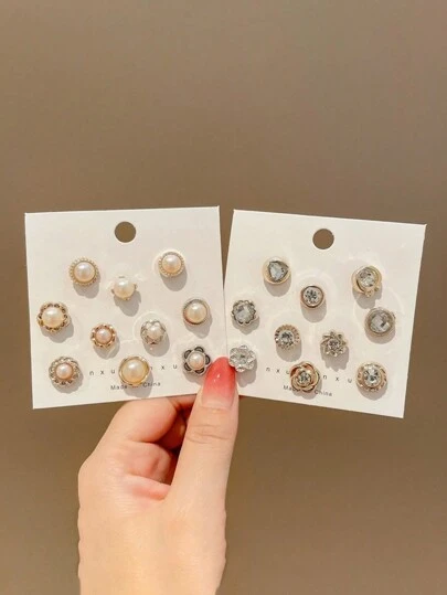 20pcs Women Invisible Snap Button Bra Clip, Clothing Breast Petals Shields Bust Clips (No Card) Dress Accessories Pin For Clothes Bag Charm School Office Accessories Shirts Jacket Jewelry Christmas Halloween Clothes Pin Funny Cute Teacher Gifts Costume Accessories Bag Charms